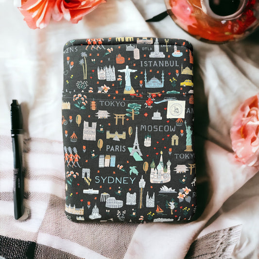 Book Parcel: World Traveler (black)